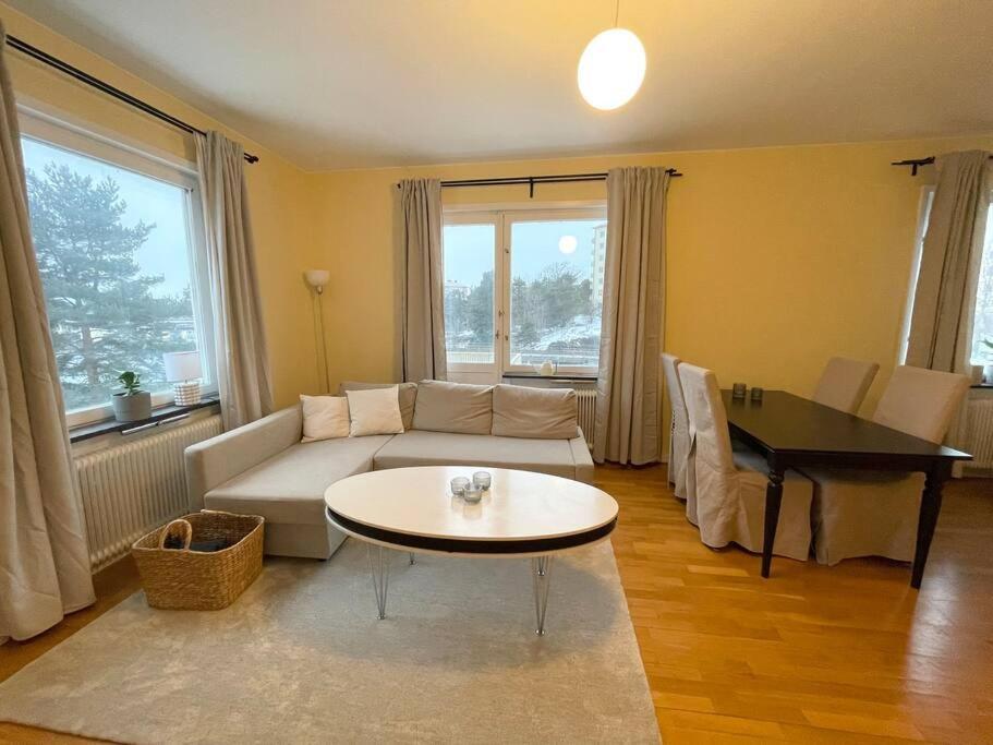 Trivsamma Lagenheter Med Fri Parkering Appartement Stockholm Buitenkant foto