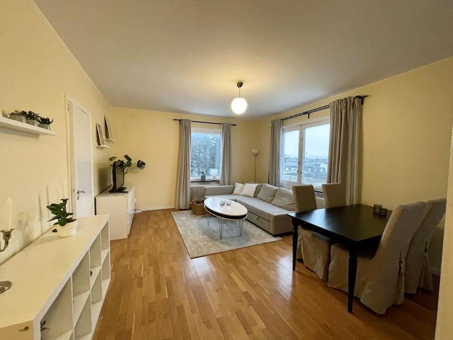 Trivsamma Lagenheter Med Fri Parkering Appartement Stockholm Buitenkant foto