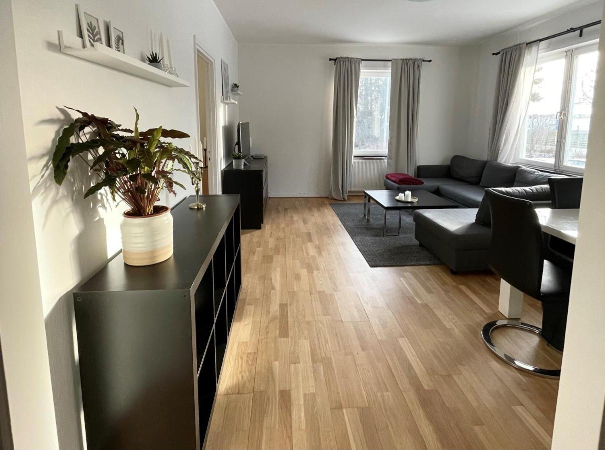 Trivsamma Lagenheter Med Fri Parkering Appartement Stockholm Buitenkant foto